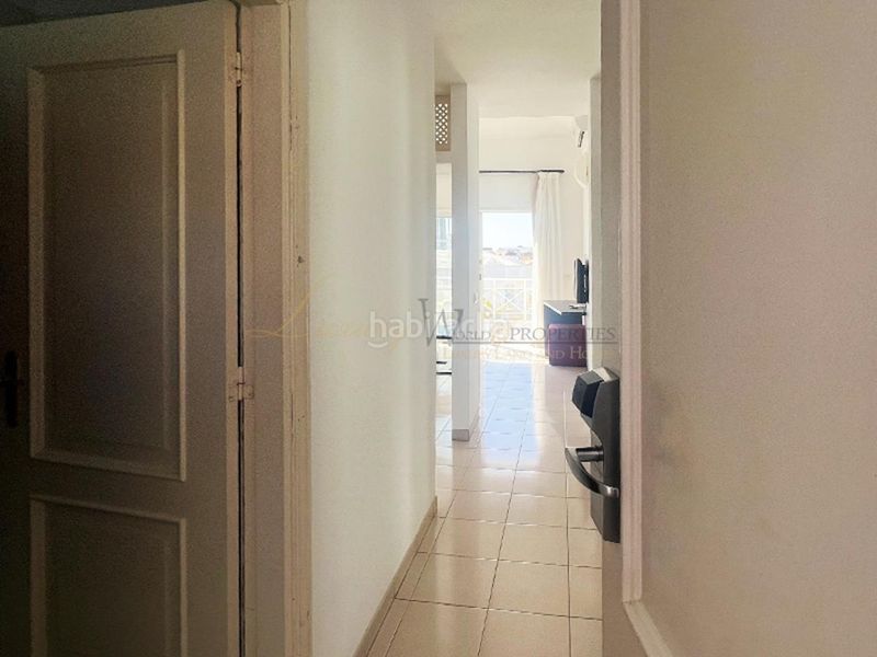 Foto ce642bcf-356b-4f93-ad9e-be6df11bbf17. Apartament amb piscina a Playa de Fañabé Adeje