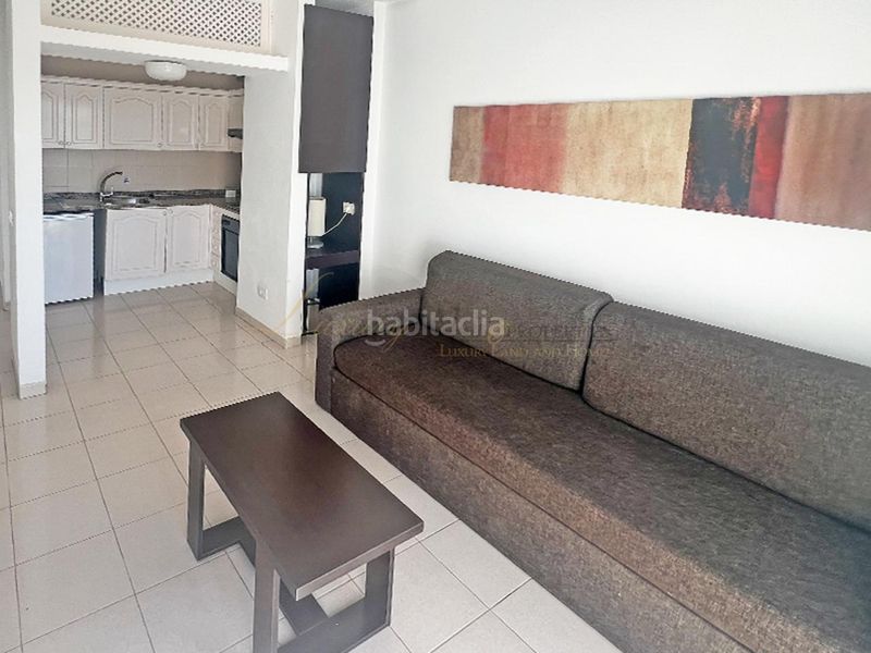 Foto f061b733-6444-47a6-ac88-c9fb990c526b. Apartament amb piscina a Playa de Fañabé Adeje