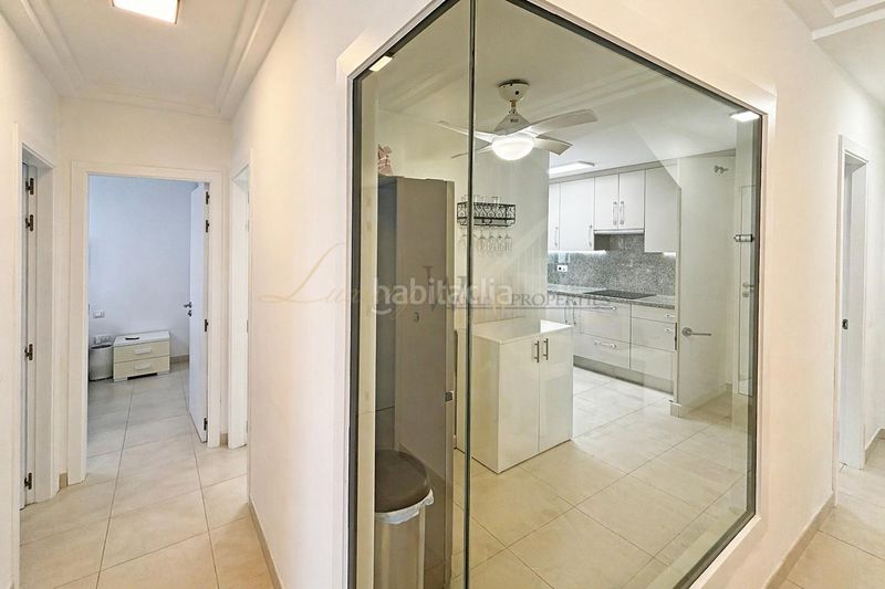 Foto 0b9acb1d-38a5-4cfe-94e1-f2bce7a9bdc3. Àtic amb aparcament piscina a Casco Urbano Adeje