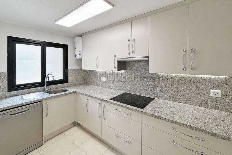 Foto 707f8a7f-badb-4a5e-be2e-f09deac501c1. Àtic amb aparcament piscina a Casco Urbano Adeje