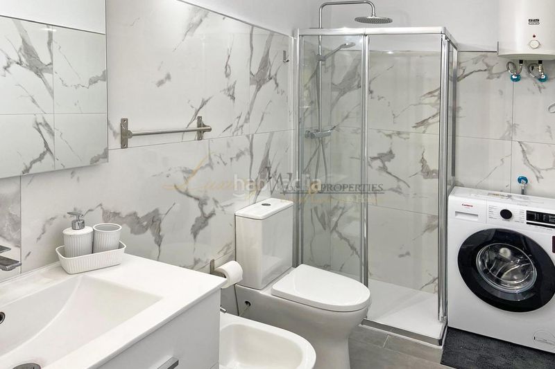 Foto d3e25609-3206-41af-a2ab-cb77c2e6105c. Apartament amb piscina a Costa del Silencio Arona