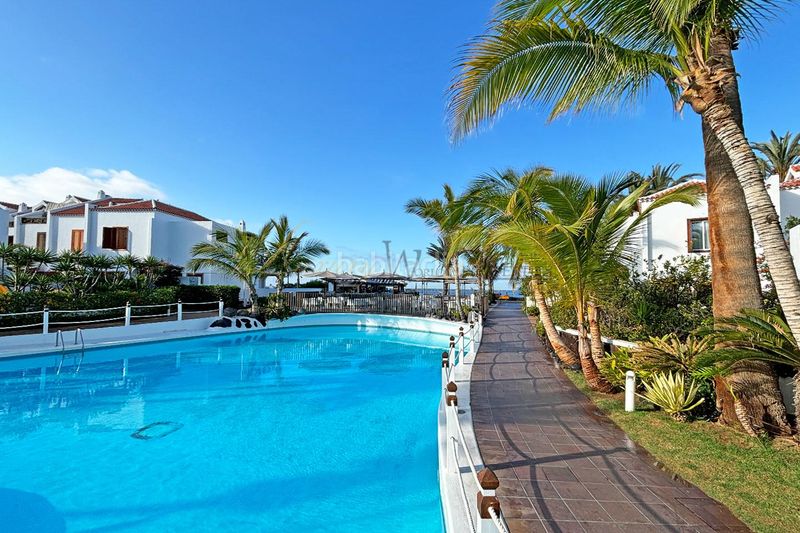 Foto ac9b030e-fd7e-48bd-a62d-efec93b19225. Casa amb piscina a Playa de las Américas Arona