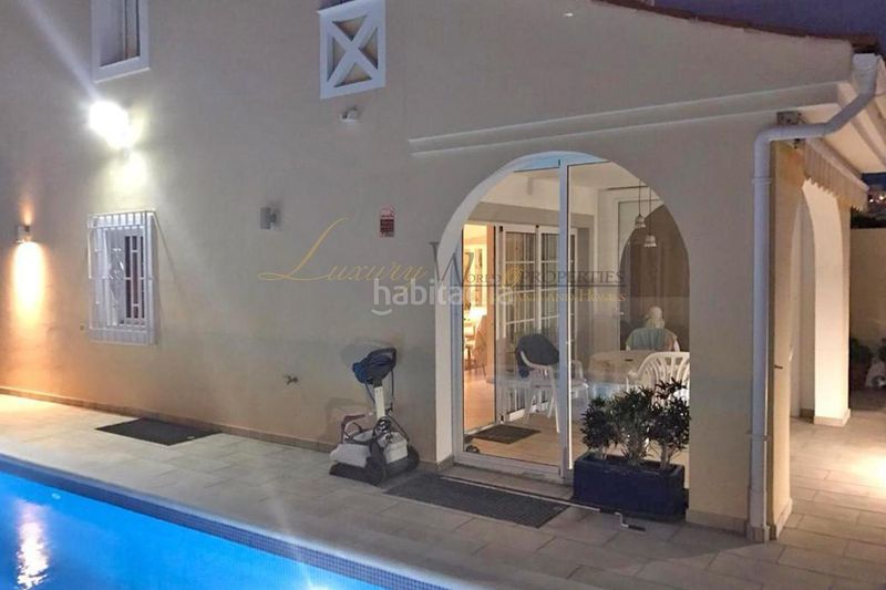 Foto bb8f2e77-b181-4cf5-99cb-5f00e2b5f8d7. Casa adossada amb aparcament piscina a Playa Fañabé Alto Adeje