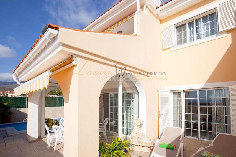 Foto e5f4b34f-ec59-47e2-a1de-b7d2742a171f. Casa adossada amb aparcament piscina a Playa Fañabé Alto Adeje