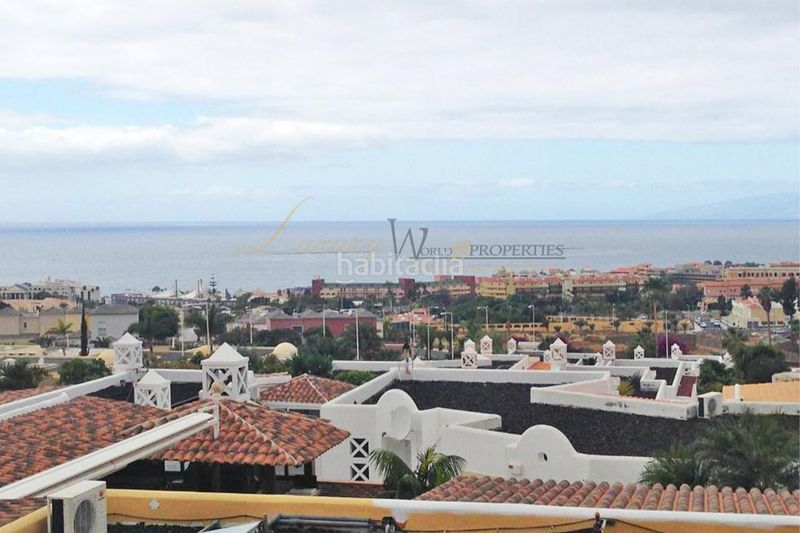 Foto e7cf7f22-ed24-4aa9-8138-e70e4ee049a7. Casa adossada amb aparcament piscina a Playa Fañabé Alto Adeje