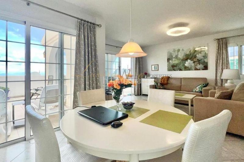 Foto ecbfd9b7-f2f2-4353-8705-2480bb3d0c27. Casa adossada amb aparcament piscina a Playa Fañabé Alto Adeje