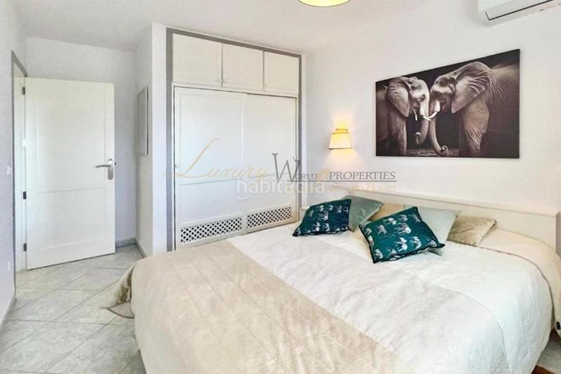 Foto f7b12545-7d18-4988-bf63-54797a78b79a. Casa adossada amb aparcament piscina a Playa Fañabé Alto Adeje
