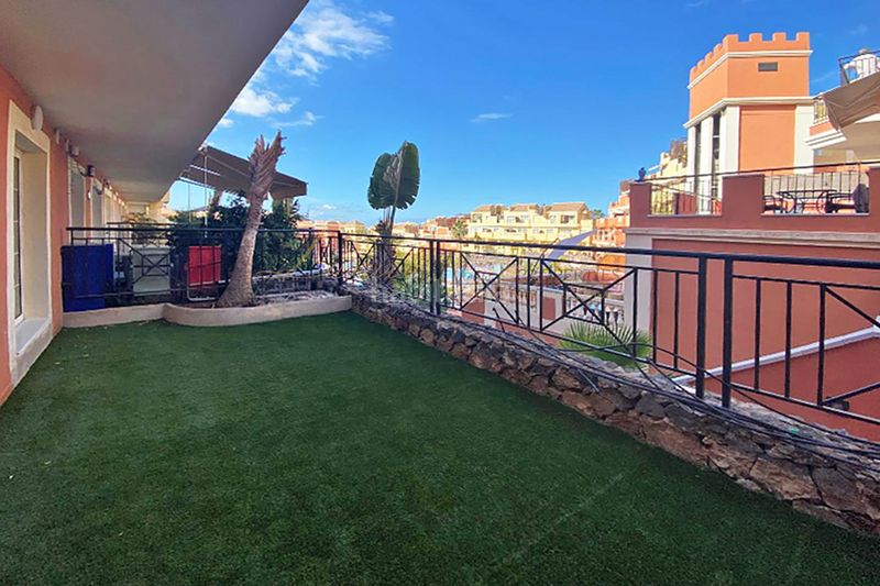 Foto cba94eab-76c9-40cd-a9ff-e03d2d3e6bf9. Apartament amb piscina a Los Cristianos Arona