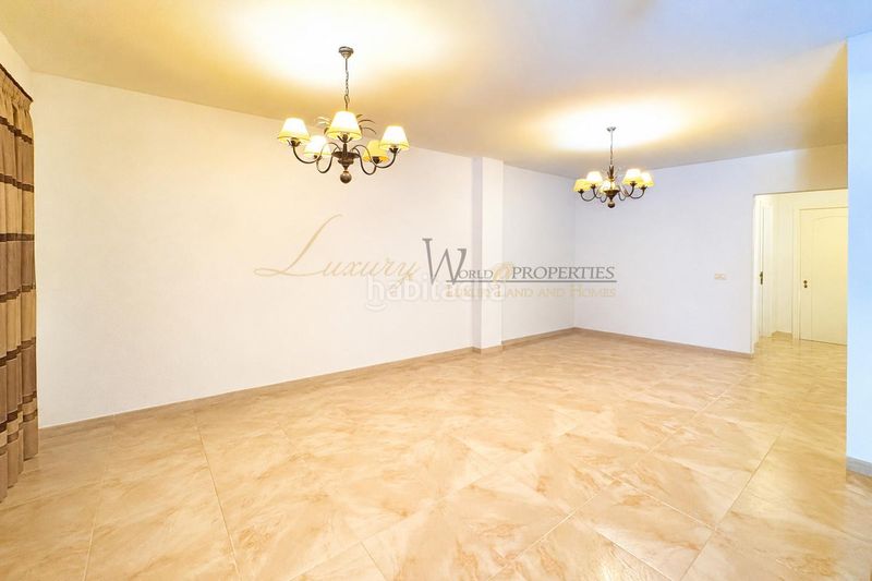 Foto 6b87a6eb-c7c0-46d1-9e00-abce37e29eb7. Casa adossada amb aparcament piscina a Torviscas Centro y Alto Adeje