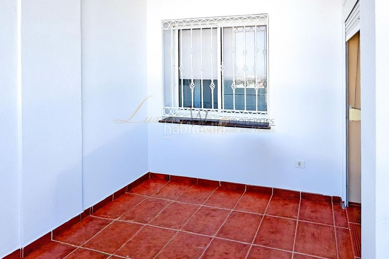 Foto 95a233a5-b96d-472c-b2c6-2e251eec2318. Casa adossada amb aparcament piscina a Torviscas Centro y Alto Adeje