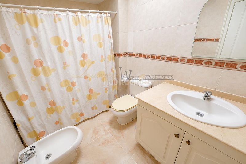 Foto e6761a8a-fd7d-47e3-868f-4ea8dc1df9f8. Casa adossada amb aparcament piscina a Torviscas Centro y Alto Adeje