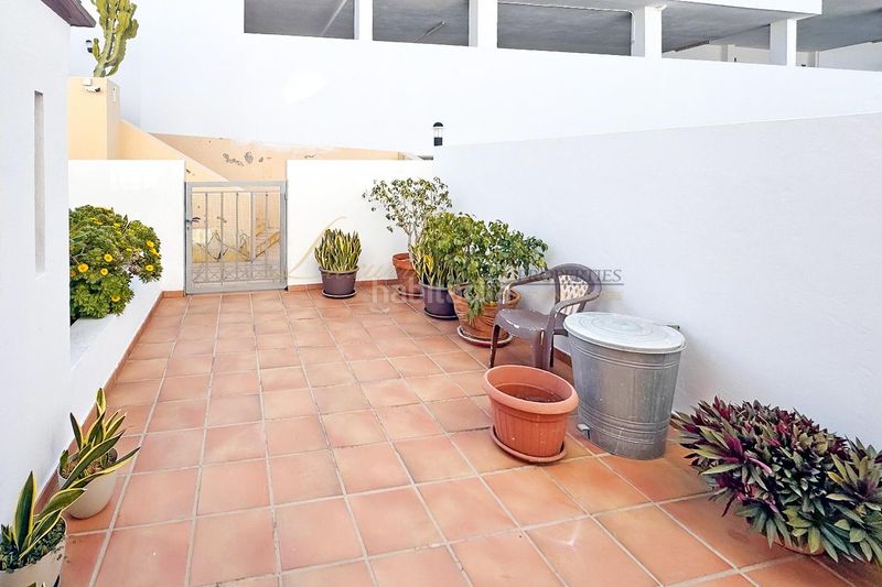 Foto fbe7f3c1-68a4-431c-892e-e1bf9a279115. Casa adossada amb aparcament piscina a Torviscas Centro y Alto Adeje