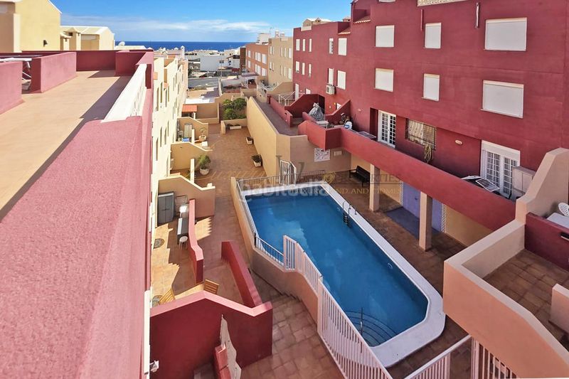 Foto f0e3bf17-c885-44af-ba86-228b14bb2fad. Àtic amb aparcament piscina a Playa de San Juan Guía de Isora