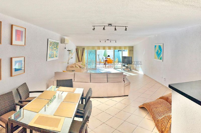 Foto c733d66a-b51a-4765-b5c1-694b01804d8e. Casa amb piscina a Playa de las Américas Arona