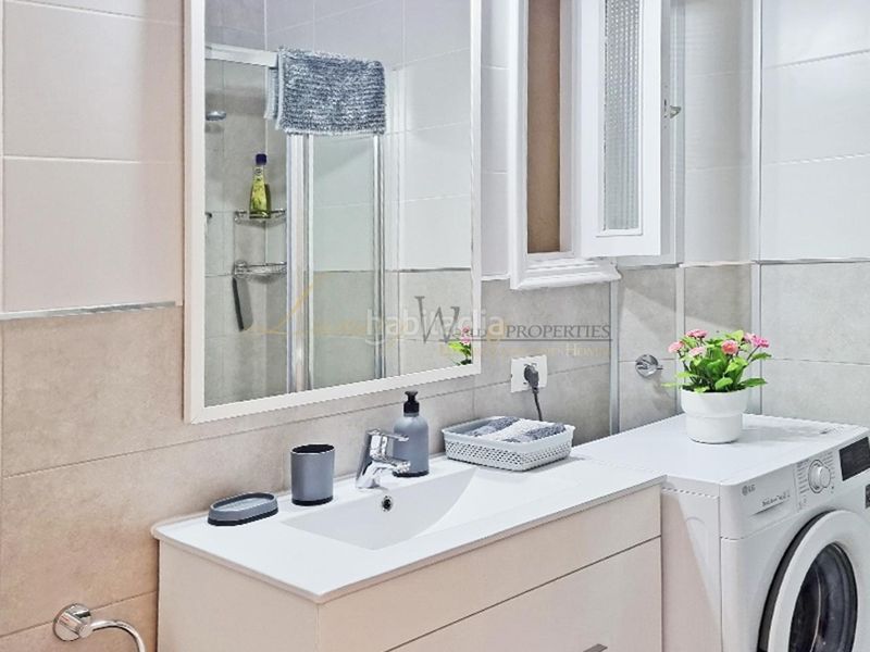 Foto 9764fa96-1976-42ef-8a4f-2599b719ff00. Apartament amb piscina a Los Cristianos Arona