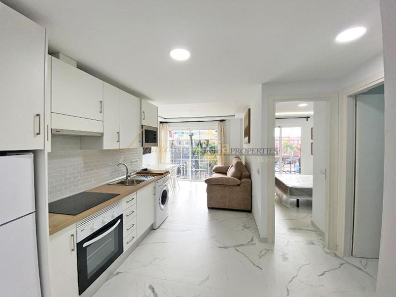 Foto d1306cf8-9c75-4ea3-bdda-cf2d1608b03a. Apartament amb piscina a Los Cristianos Arona