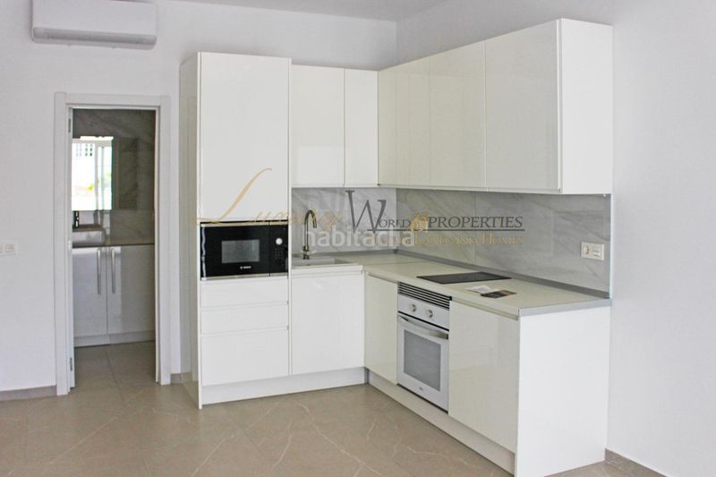 Foto 6d18f982-79c7-41dc-8ca3-118969748400. Apartament amb piscina a Playa de Fañabé Adeje