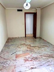 Pis a Avda de Madrid - Pº de la Estación. Piso en venta en avda. madrid, 6 dormitorios.