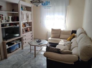 Maison à Valdeastillas - Fuentezuelas. Casa en urbanizacion azahar