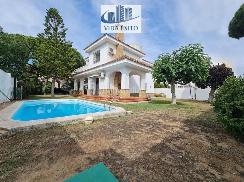 Foto 08ca66c9-e32e-4d04-b846-e584e75a7625. Casa amb calefacció aparcament piscina a Aguadulce - Almadraba - Punta Candor Rota