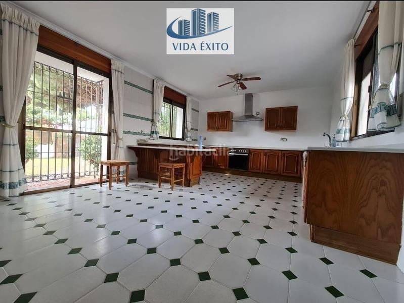 Foto 189c2174-bbc5-47e3-bfbb-04132d39c962. Casa amb calefacció aparcament piscina a Aguadulce - Almadraba - Punta Candor Rota