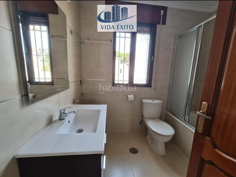 Foto d7768279-25be-49c4-807c-4992a3a8d26f. Casa amb calefacció aparcament piscina a Aguadulce - Almadraba - Punta Candor Rota