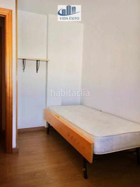 Foto f39d1695-6de3-4f98-9d40-8b3b36bb3f19. Pis a Peñamefecit - Avda Barcelona Jaén