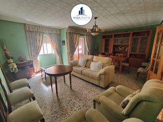 Appartamento in Mancha Real. Piso en venta en 28 de febrero, 3 dormitorios.