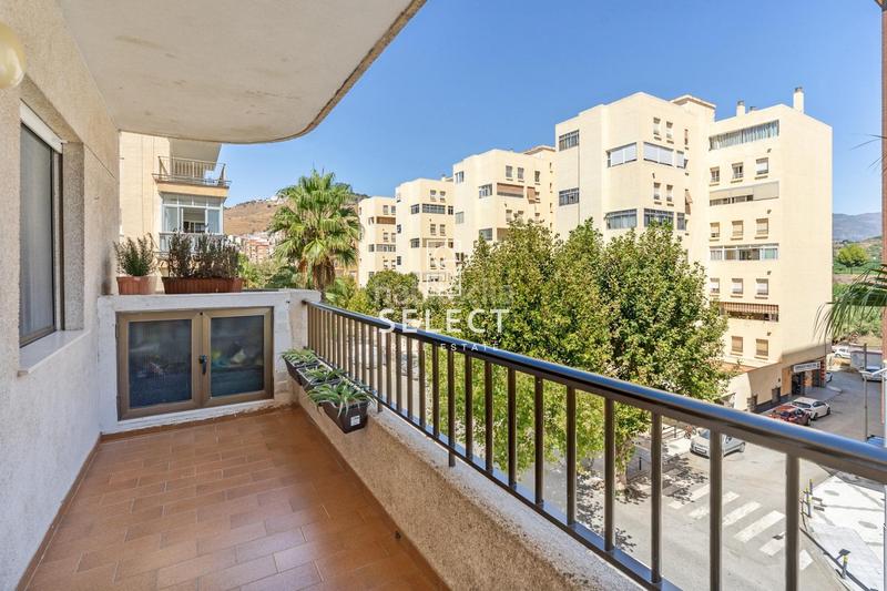 Foto 74b93a50-3676-48b3-8bad-b4ccaa01bfc9. Apartament amb aparcament a Almuñecar centro Almuñécar