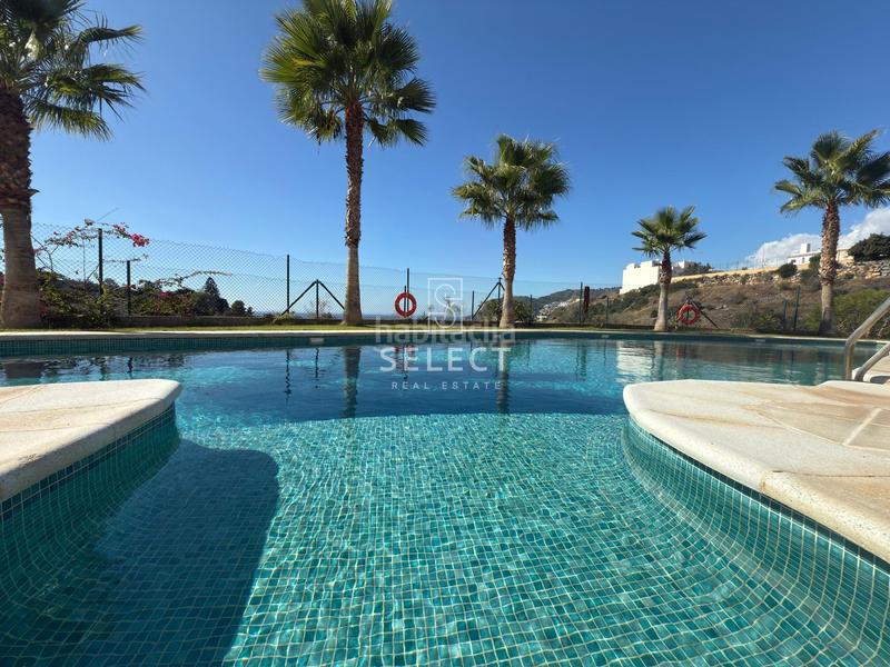 Foto b9b7d8d0-f342-47d9-a80b-9327cb35093e. Casa adossada amb calefacció aparcament piscina a Almuñécar