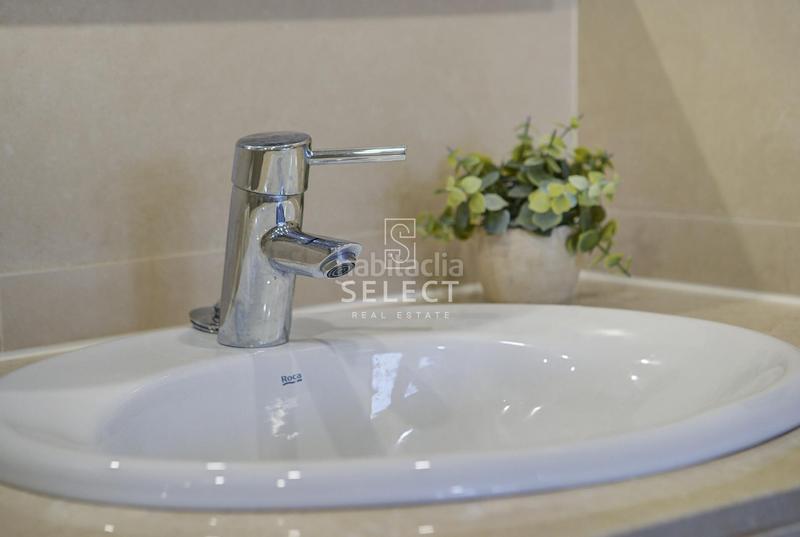 Foto c8c9e022-f74b-4a9e-aa22-486b962362c8. Casa adossada amb calefacció aparcament piscina a Almuñécar