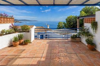 Casa adossada  Avenida de la marina del este. Casa adosada con vistas y gran terraza, marina del este.