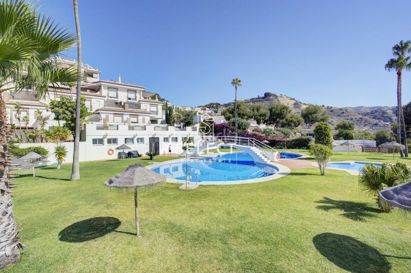 Foto bf4690a2-82ac-454a-b1d4-bffc0bcf4a2b. Apartament amb piscina a Punta La Mona Almuñécar