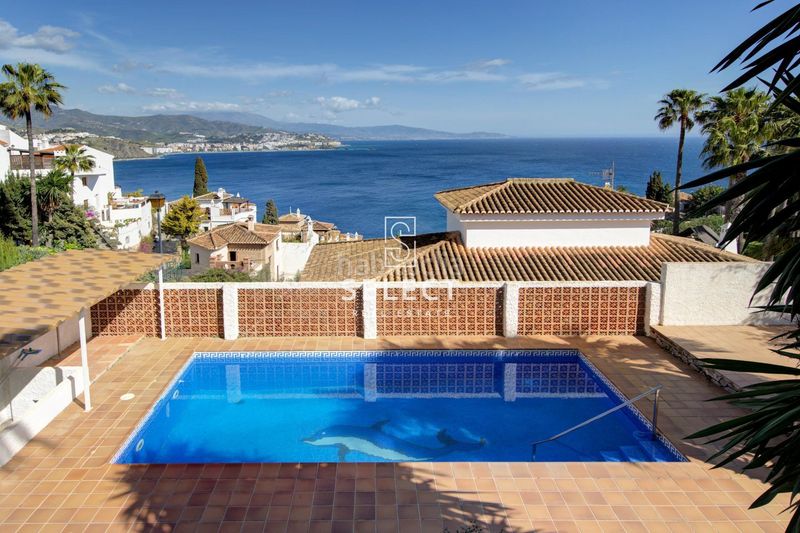 Foto d8d7d0e0-0d21-4d94-a809-7eba77e9b389. Xalet amb calefacció aparcament piscina a Punta La Mona Almuñécar
