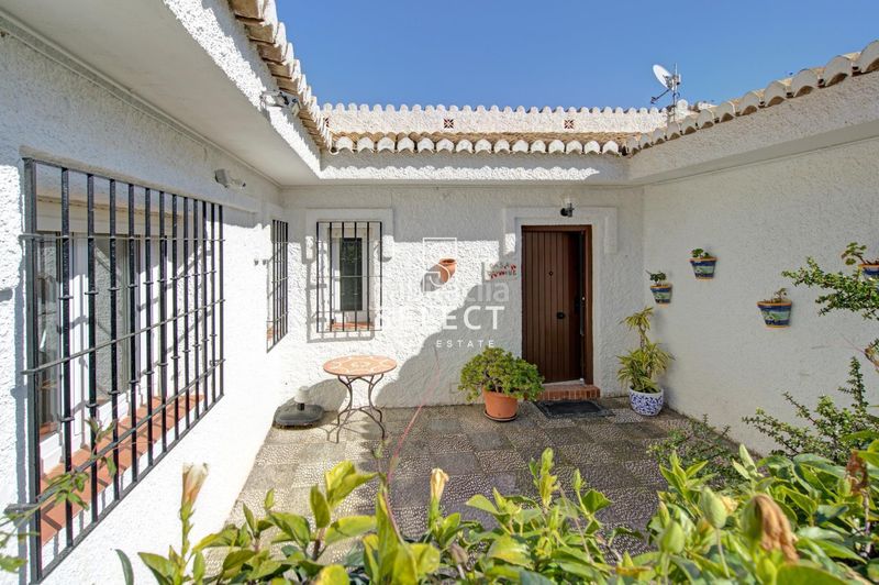 Foto fe37349f-422a-40f7-87ce-08a721d5f9c8. Xalet amb calefacció aparcament piscina a Punta La Mona Almuñécar