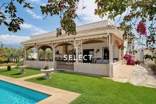 Bauernhof  Las algaidas p22. Propiedad única en motril con vivienda, piscina y terreno indepe