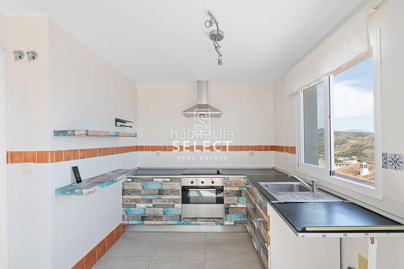 Foto f01a1ce5-f38c-4935-bdad-d4248eec094e. Casa aparellada amb aparcament piscina a Los Cármenes - Cerro Gordo Almuñécar