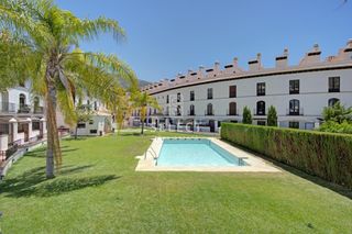 Apartament  Calle 18670. Apartamento en vélez de benaudalla con parking y piscina comunit
