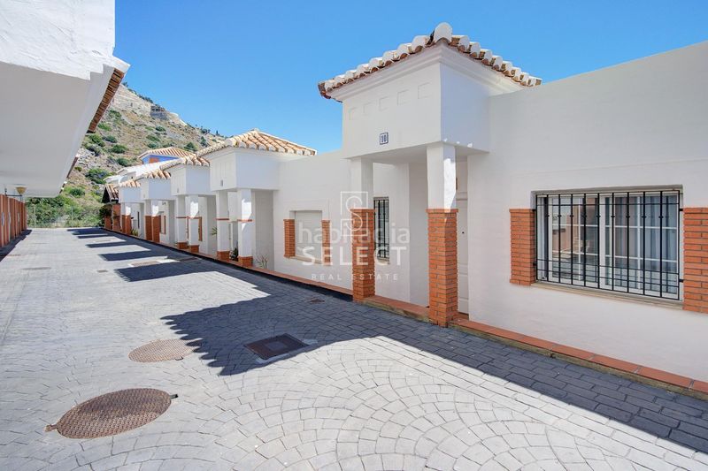 Foto 43d50a57-a55d-44a2-a5c5-0f9f3e9dec5c. Casa adossada amb aparcament a Punta La Mona Almuñécar