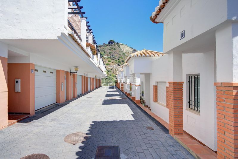Foto a9a013e9-fa55-4591-9bef-a3e75ddeef27. Casa adossada amb aparcament a Punta La Mona Almuñécar