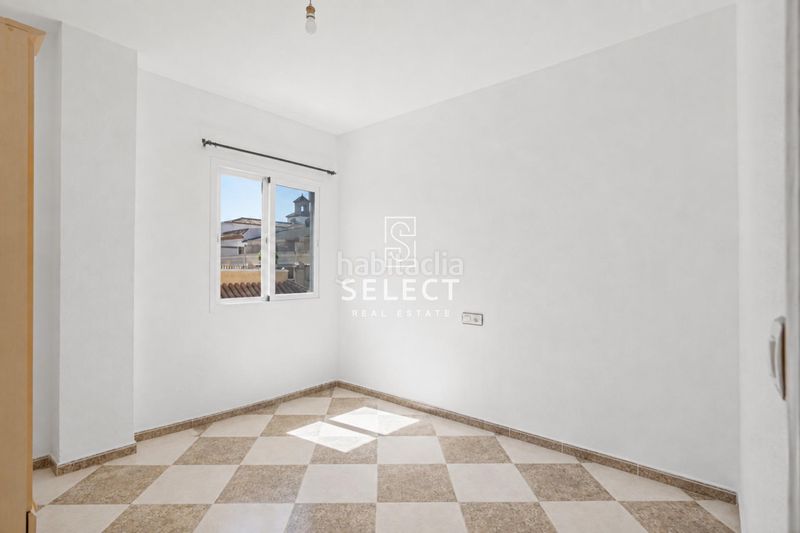 Foto 2dc1c6eb-0857-4149-9ac7-99b7e9b3cf7c. Apartament amb aparcament a Almuñecar centro Almuñécar