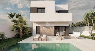 Xalet a Peligros. Obra nueva  casa moderna con piscina privada