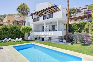 Casa  Plan parcial p10. Espectacular casa con piscina y jardin en cerro gordo