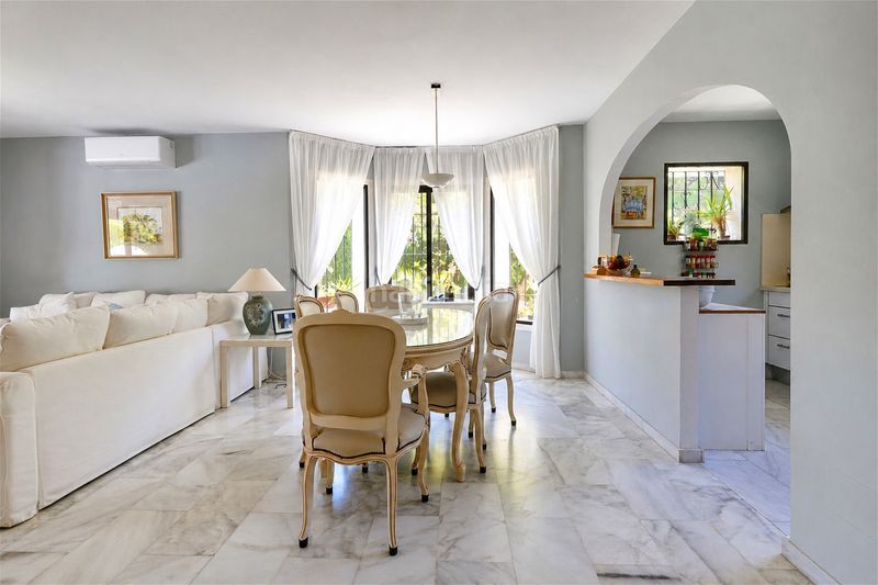 Foto bd13c38d-cd03-4888-ba08-59092bf0af30. Chalet in avenida cortijo de Calahonda 34 in Calahonda Mijas