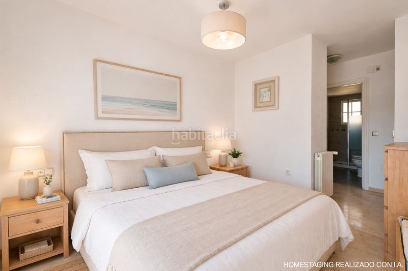Foto 41576c7a-66fa-48e0-8f0d-f82b84824c25. Casa adossada a calle frankfurt 16 a Costabella Marbella