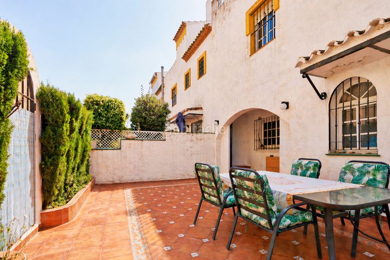 Foto 6cdda055-a159-4843-aff6-1c334d3b0865. Casa adossada a calle frankfurt 16 a Costabella Marbella