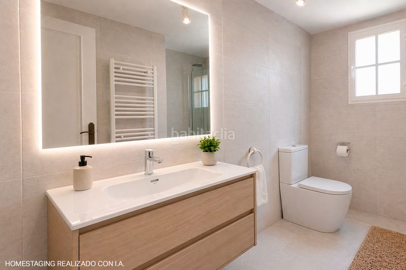 Foto 704dd0bc-2729-463c-aa82-1e3d62b87117. Casa adossada a calle frankfurt 16 a Costabella Marbella
