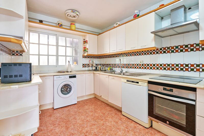 Foto a6843c70-3637-4715-803d-f651b2e71209. Casa adossada a calle frankfurt 16 a Costabella Marbella