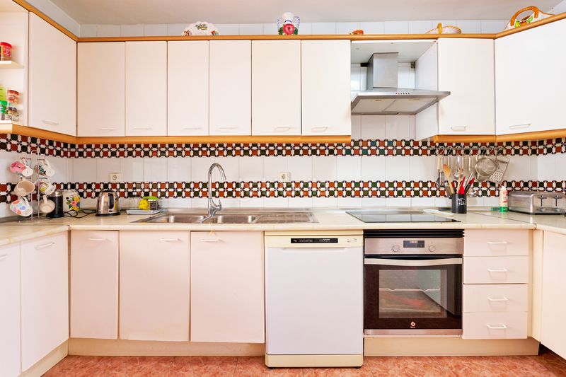 Foto dd7e577f-3216-4eae-ad46-e3ea7811d2a7. Casa adossada a calle frankfurt 16 a Costabella Marbella