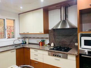 Casa adossada a Centre. Venta casaedificio residencial c�ntrico